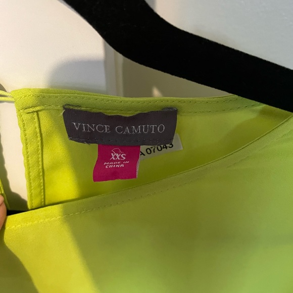 Vince Camuto Green Top - Picture 4 of 5